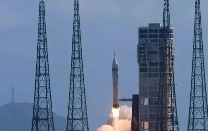 突发特讯!中国航天通告全球：载人登月新进展!长十与梦舟飞船首飞，不止是喜讯更是技术突破，引发热议关注